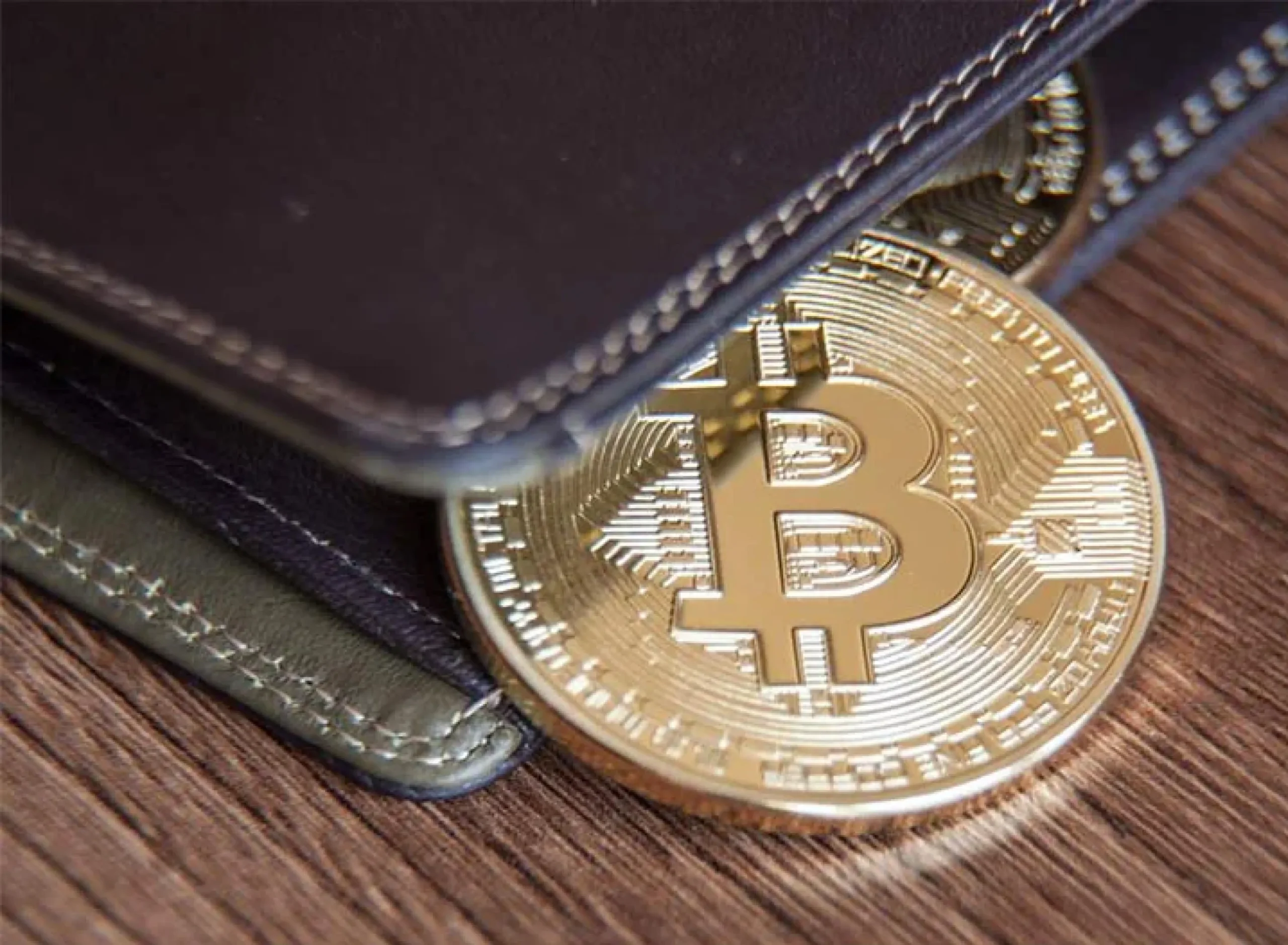 آموزش کامل کیف پولهای بیت کوین | چطور بیت کوین را نگهداری کنیم؟ 3 btc wallet 1 11zon scaled